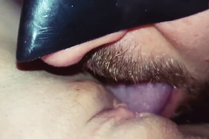 Бородатый Зорро спасает киску от скуки бытия